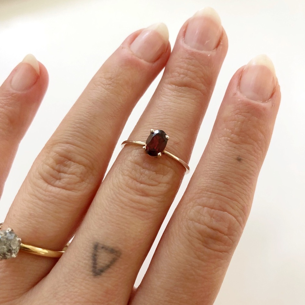 sterling silver and garnet ring - Picture 2 of 7